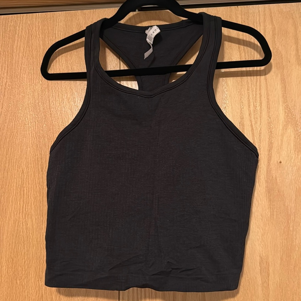 Black Lululemon tank